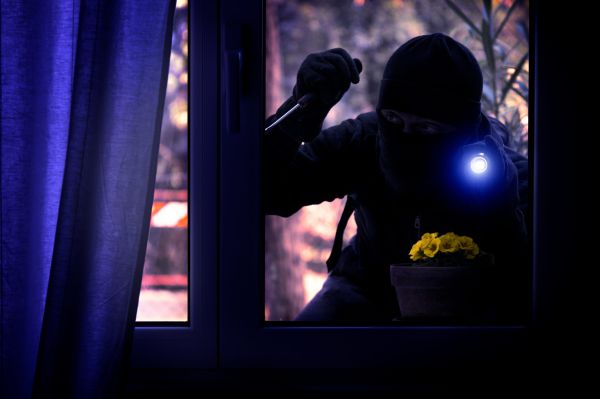 כתב אישום: "לנאשם יש הרגל לפרוץ לבתי כנסת"