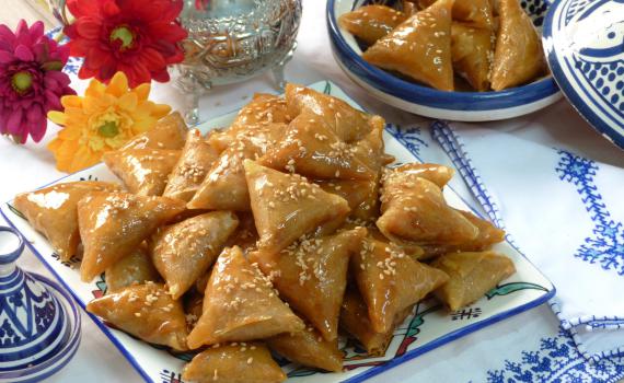 מתכון למאפה מרוקאי מתוק מצופה דבש וממולא בשקדים