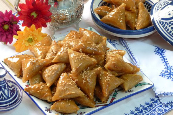 מתכון למאפה מרוקאי מתוק מצופה דבש וממולא בשקדים