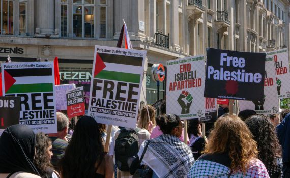 האופוזיציה הבריטית תוותר על ההכרה בפלסטין?