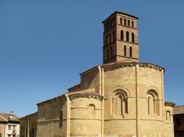 ספרד: חמוש בחרב רצח אדם אחד ופצע 4 בכנסיה