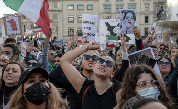 מחאת החיג'אב באיראן: בת הנשיא לשעבר נשלחה לכלא