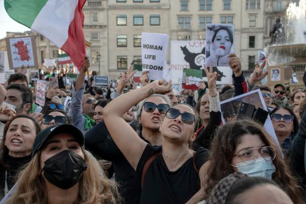 מחאת החיג'אב באיראן: בת הנשיא לשעבר נשלחה לכלא