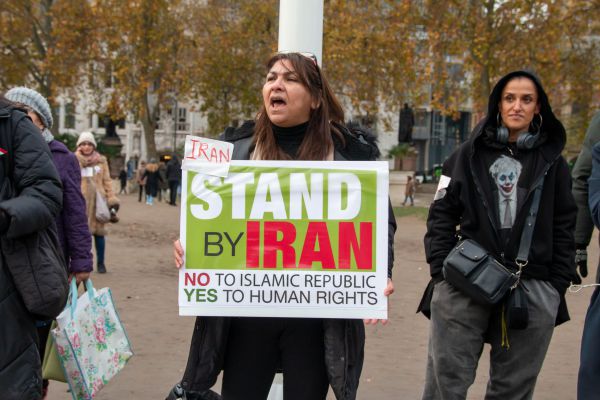 המתיחות מחריפה – בריטניה לאיראן: "אתם תעמדו לדין"