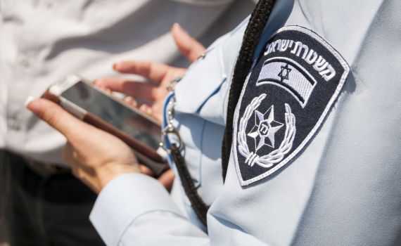 צעיר אוטיסט הוכה קשות באוטובוס על ידי זר