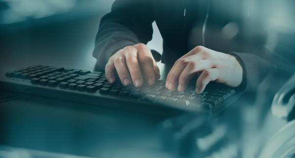 "מגלה החולשות": קצין הסייבר שמאבד את תחושת המוסריות