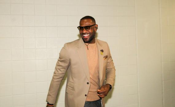 לברון ג'יימס בעוד משחק ענק, מתקרב לשיא היסטורי