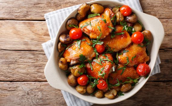 מושלם לארוחת שבת: מתכון לעוף וערמונים בתנור