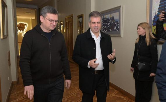 אזעקה נשמעה בעת ביקור השר כהן בקייב | תיעוד