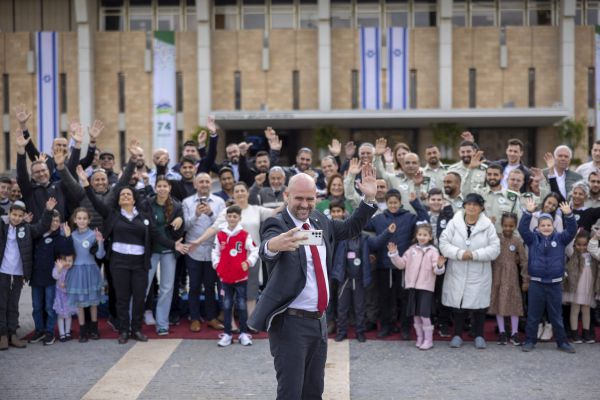 יומולדת לא רק לכנסת: ילידי ט"ו בשבט חגגו במשכן