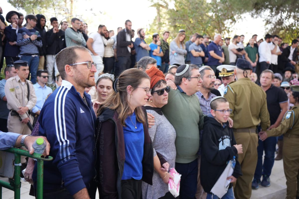 בהלוויה של הלל ויגל: שירה אדירה של 'מזמור לדוד'