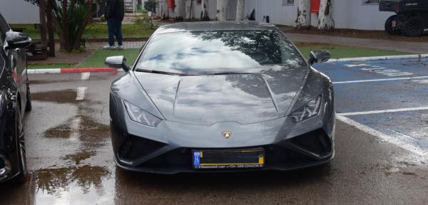 למבורגיני ומייבאך: רכבי היוקרה של ארגון 'אבו לטיף'