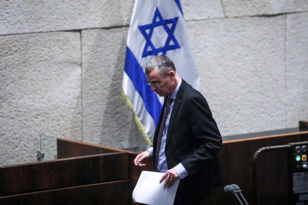 בורח מהאחריות למשבר: לאן יריב לוין נעלם?