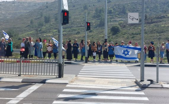 כביש 60 עטוף בדגלי ישראל: מסע הלוויה יצא מהר ברכה