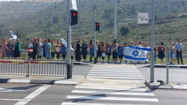 כביש 60 עטוף בדגלי ישראל: מסע הלוויה יצא מהר ברכה