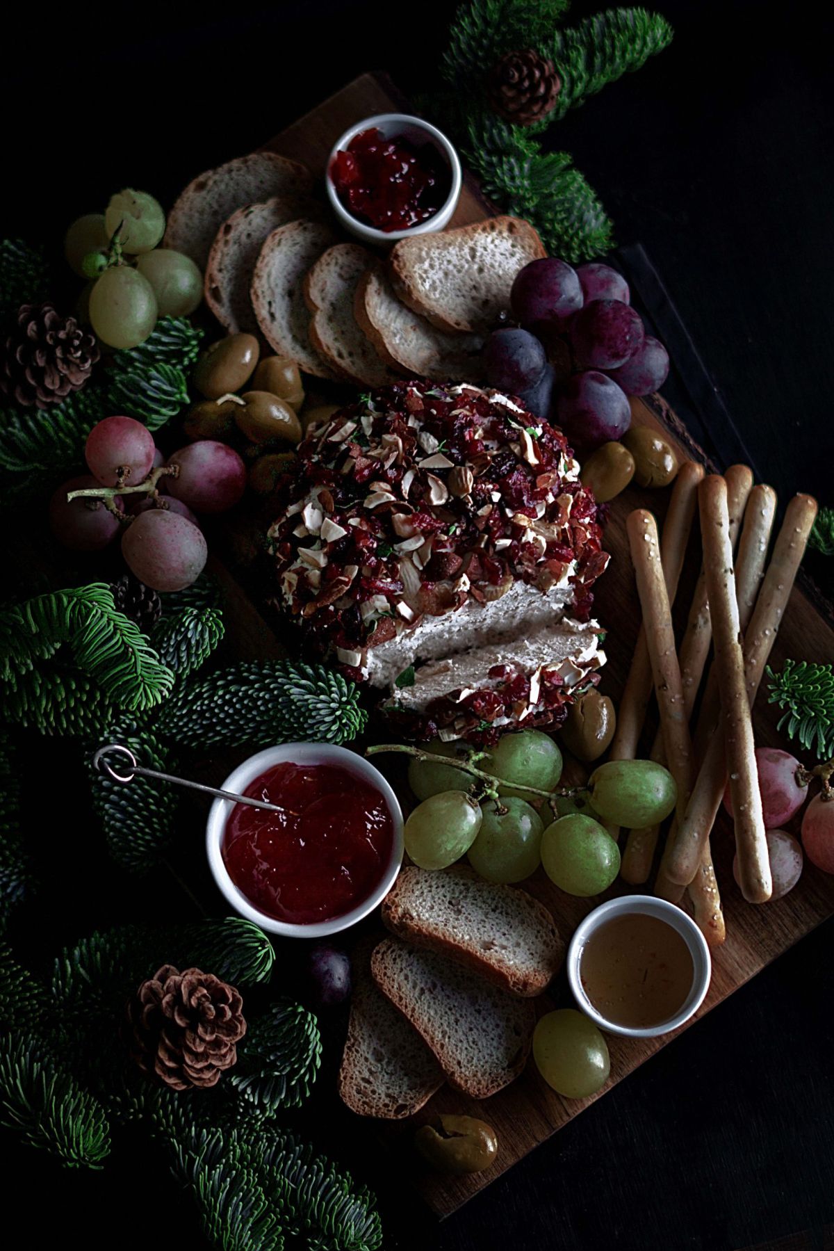 מיוחד: מתכון לכדור גבינה עטוף בפיצוחים