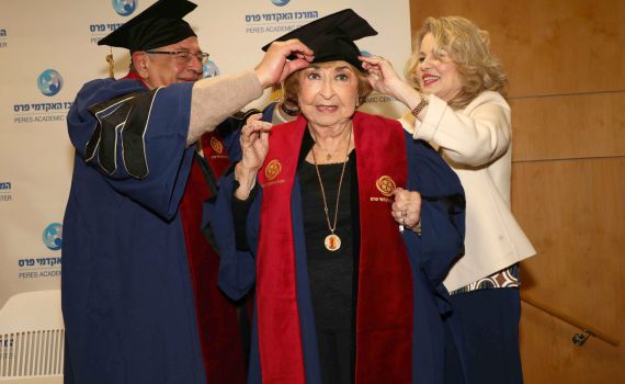 לא מתעייפת: ליא קניג קיבלה תואר לשם כבוד