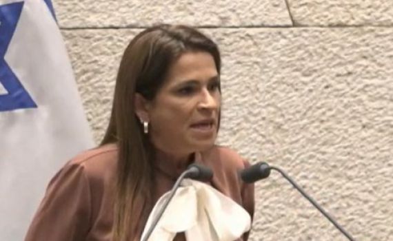 על סף בכי | מירב בן ארי בנאום נסער: "השפלת אותי"