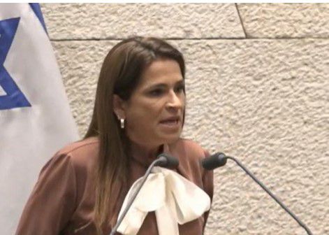 על סף בכי | מירב בן ארי בנאום נסער: "השפלת אותי"