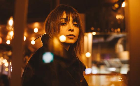 התאהבנו | שי המבר בקליפ שצולם בעיר היפה בעולם