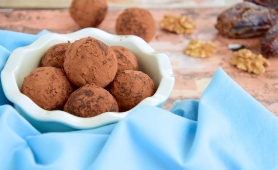 אי אפשר לסרב להם: מתכון לכדורי שוקולד טבעוניים