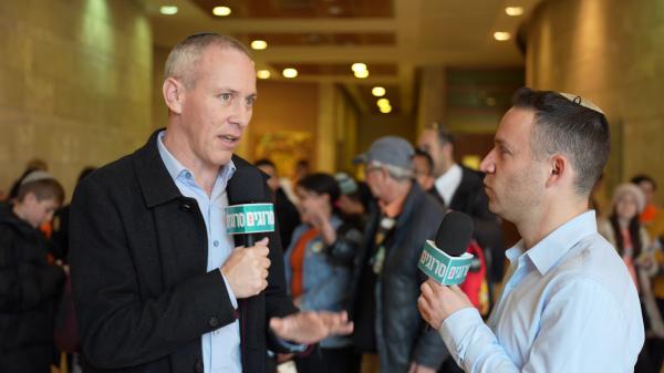 ח"כ טרופר לסרוגים: "הכי חשוב שלא נקרע את העם"