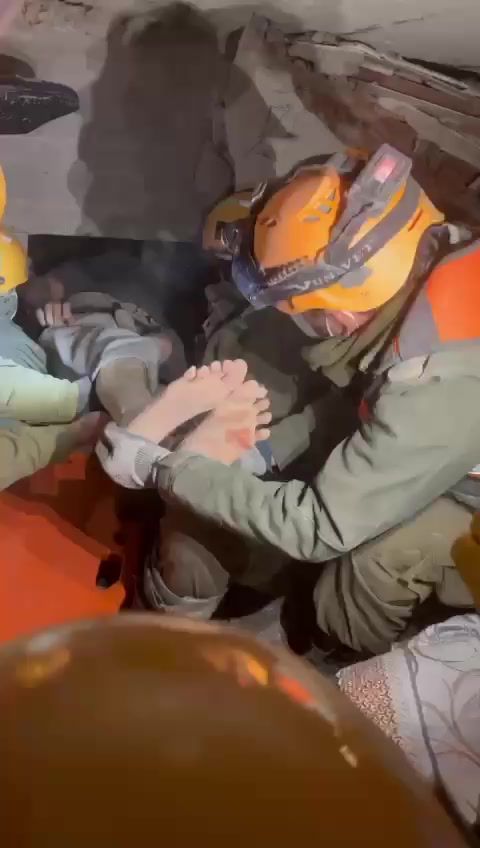 צפו: המשלחת הישראלית חילצה בשלום גבר בן 65