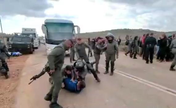 תיעוד: עימותים ואלימות בפינוי הכרם בשילה