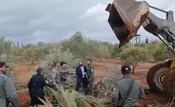 צפו: צבי סוכות חסם את הדחפורים בפינוי הכרם