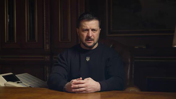 זלנסקי מציין שנה למלחמה: "שנה של כאב ואחדות"