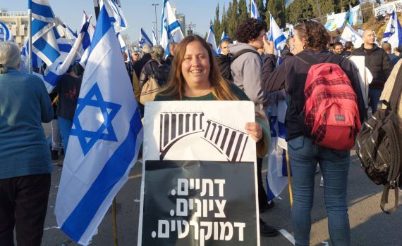 המוני אנשים ראו צעיר תוקף אותי, אף אחד לא התערב