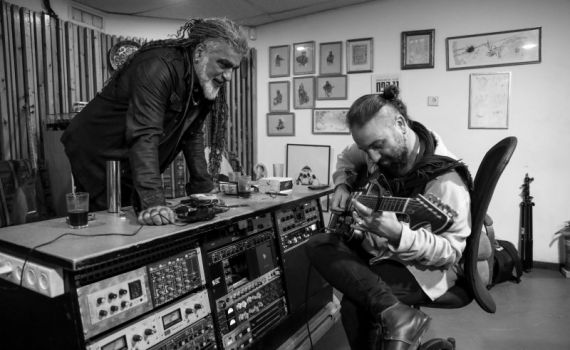 מוש בן ארי ואביב בכר בשיתוף פעולה