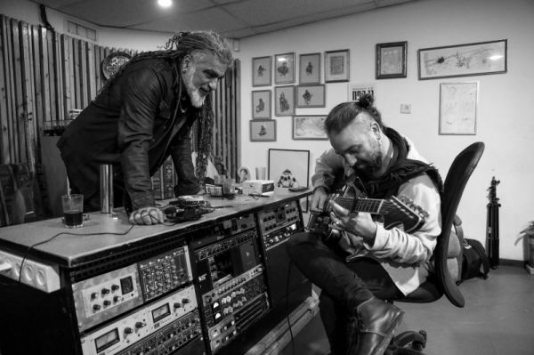 מוש בן ארי ואביב בכר בשיתוף פעולה