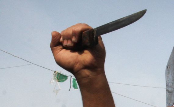 טלמון: טרמפיסט ערבי תקף נהג ישראלי בסכין