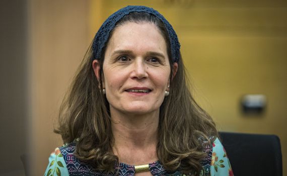 הח"כית הסרוגה: להקל על נשים בהוצאת רישיון לנשק