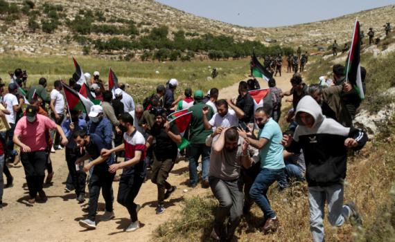 דרמה בשומרון: פלסטינים כיתרו יהודים שנכנסו לכפר