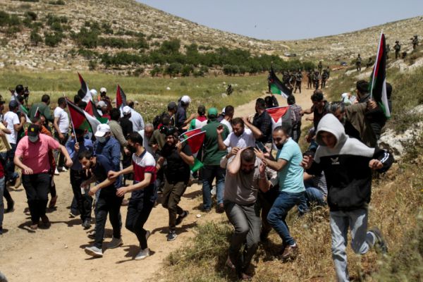 דרמה בשומרון: פלסטינים כיתרו יהודים שנכנסו לכפר