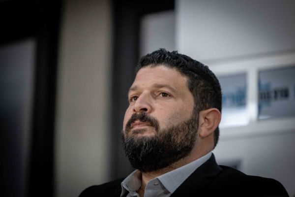 'כמו כבש' | סרטון של אלמוג כהן עורר סערה