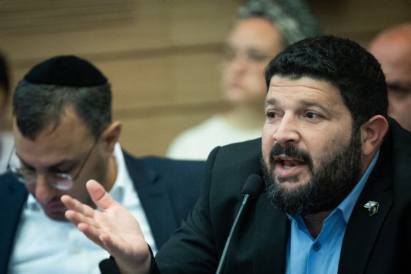 מהומה בכנסת | "נבלה סרוחה, סמרטוט". צפו
