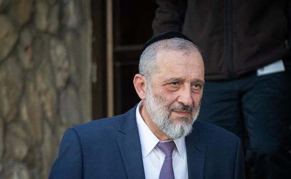 בדרך לדרמה? דרעי שוקל לוותר על החזרה לממשלה