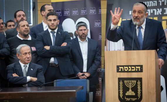 גורמים בש״ס מתריעים בנתניהו: ״תשלוט בחברי מפלגתך״