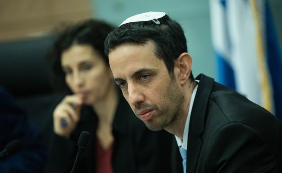 חבר הכנסת בפוסט תקיף: 'לחוקק ושיטפסו על הקירות'