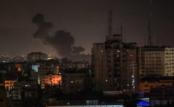 בתגובה לירי הרקטות: צה"ל תקף מחסנים של חמאס