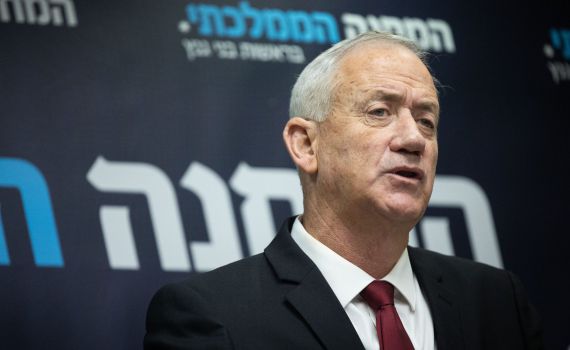 גנץ לנתניהו: "במקום לפגוע בדמוקרטיה, תפגע באיראן"