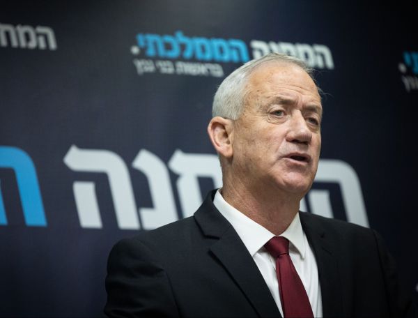 גנץ: "נאשמים בטרור יושבים בשולחן הממשלה"
