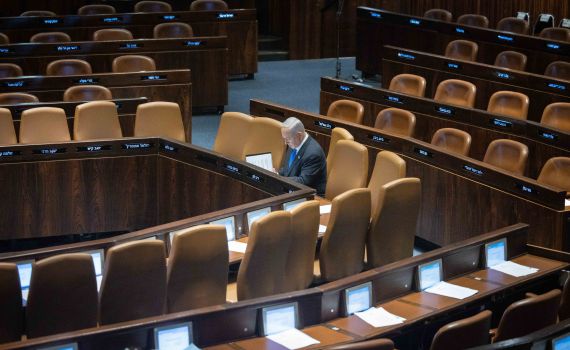 ראשי הקואליציה: הדיון בנבצרות זה הפיכה צבאית
