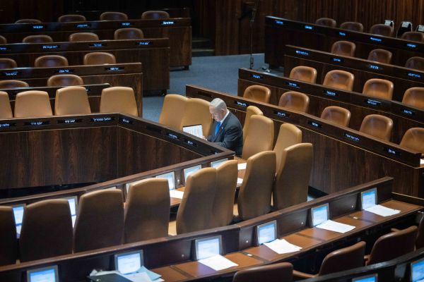 ראשי הקואליציה: הדיון בנבצרות זה הפיכה צבאית
