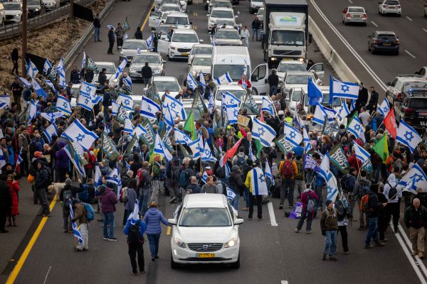 משתתפים בשביתה הגדולה? לא תקבלו משכורת