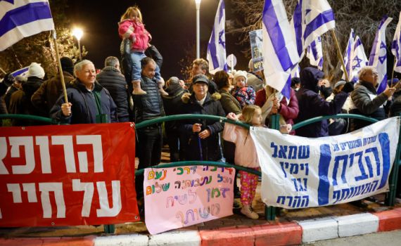 שבוע שישי ברציפות: רבבות מפגינים נגד מהפכת לוין