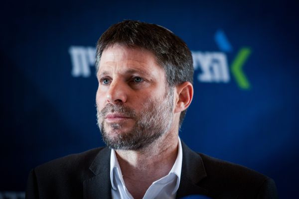 בצלאל סמוטריץ' סימן לייק לקריאה 'למחוק את חווארה'